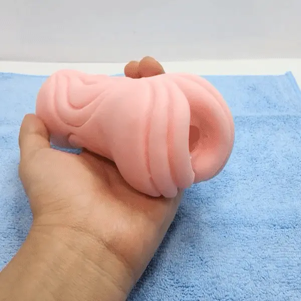 ezgif b eba b 【オナホの保管方法攻略】オナホ耐久寿命を延ばすアダルトグッズの扱い方【オナホパウダー&おもちゃ収納袋】