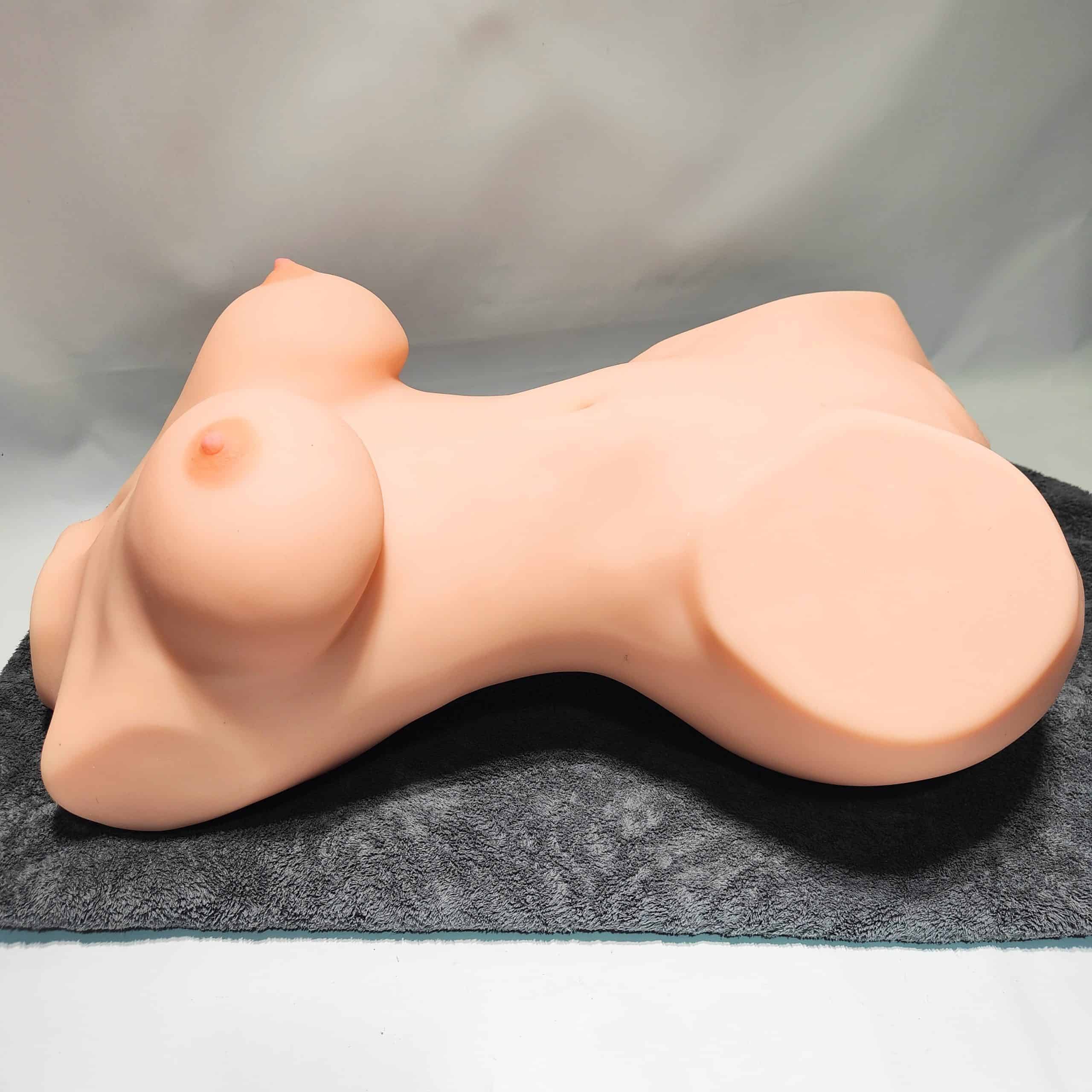 【愛撫ing名器 水野つばきレビュー】4.6kgの軽量化に成功した大型オナホ【使用感はそのままに扱いやすく進化】 【愛撫ing名器 水野つばきレビュー】4.6kgの軽量化に成功した大型オナホ【使用感はそのままに扱いやすく進化】